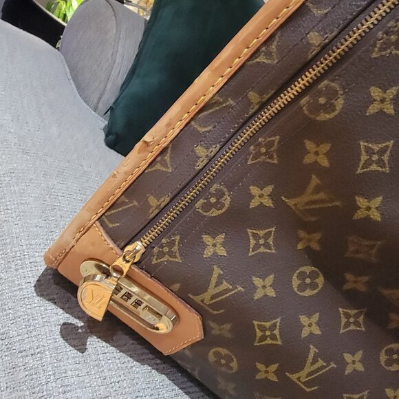 Louis Vuitton - Picture 10 of 11